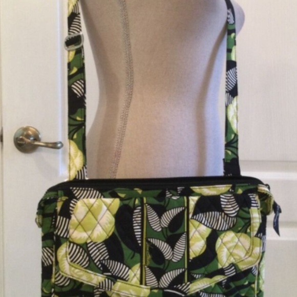 Vera Bradley NWT Tablet Hipster Crossbody Quilted Green & Black Bag - Picture 1 of 12
